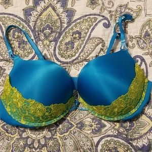 Victoria's Secret miraculous plunge 38C